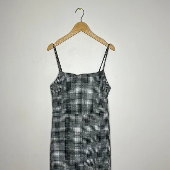 Simons Jumpsuit - Picture 3 of 7